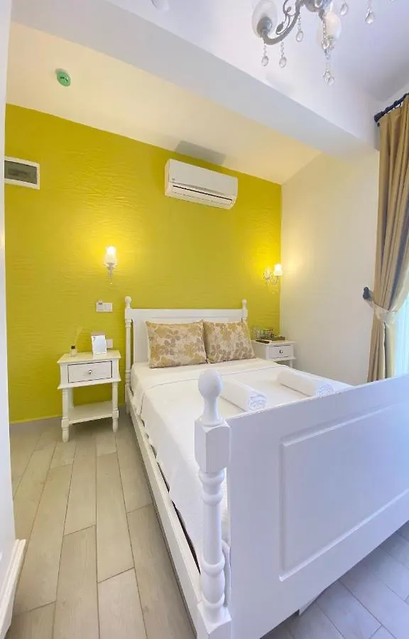 Çeşme Demir Alacati Otel מלון