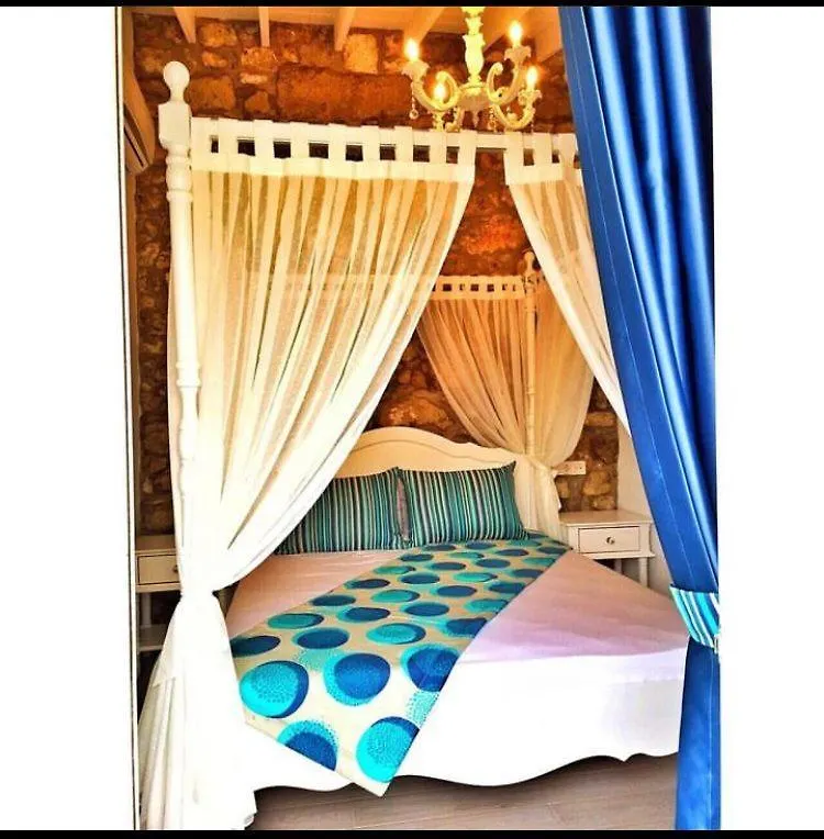 Çeşme Demir Alacati Otel טורקיה
